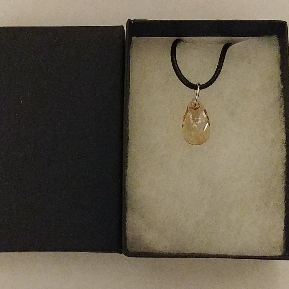 Daffodil Gold Crystal Teardrop Necklace - Picture 7 of 8